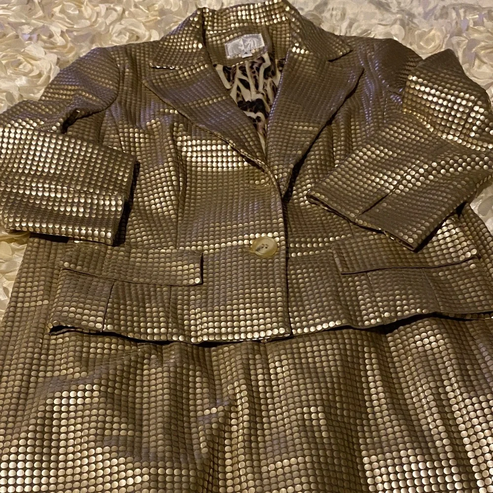 Alberto Makali Gold Blazer & Skirt - Picture 3 of 9